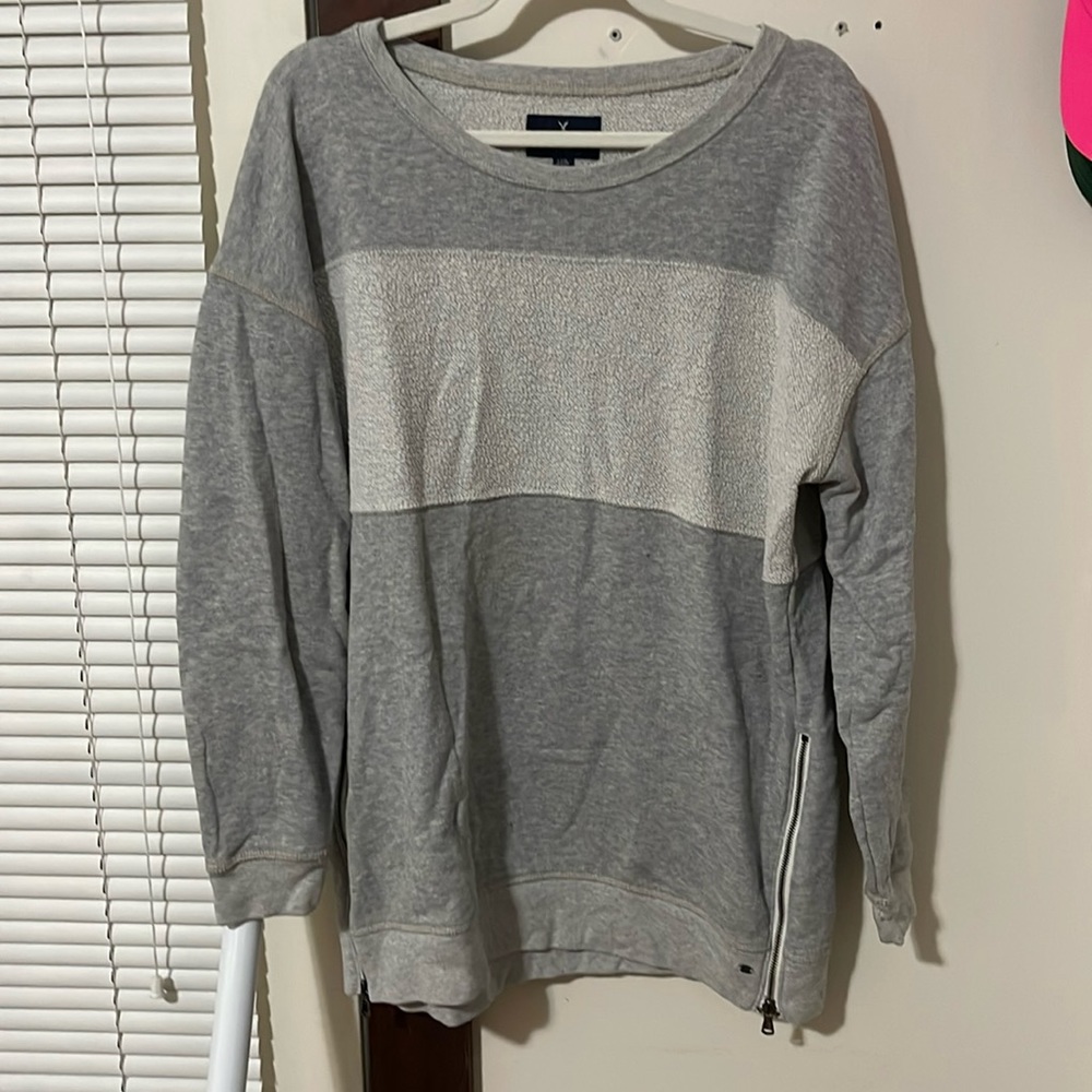 American Eagle L/XL Sweatshirt w/ zipper detail GUC